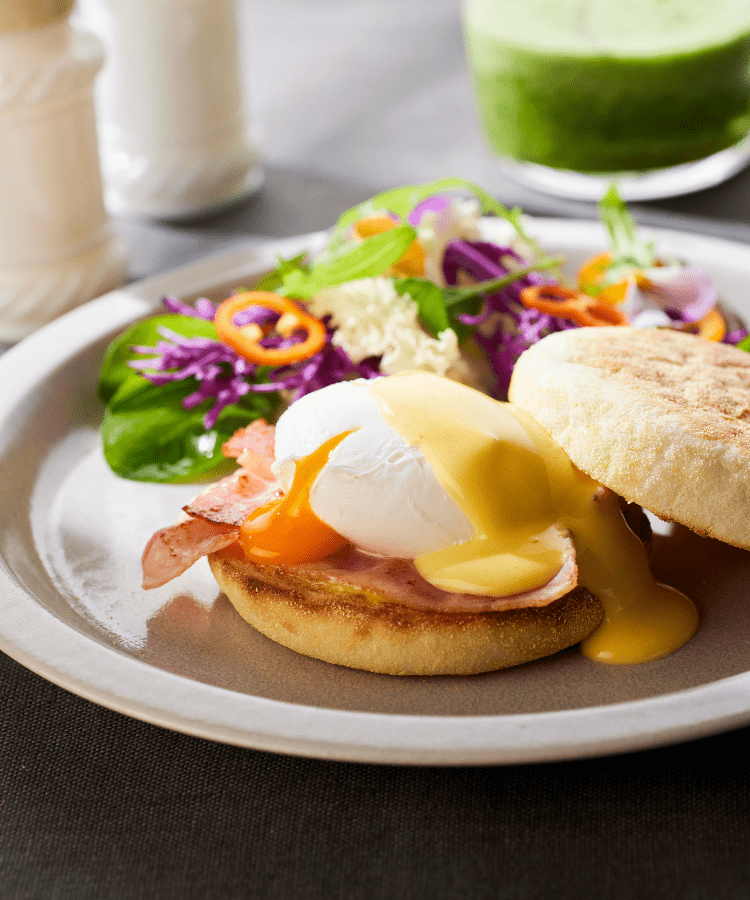 とろ〜り卵のごちそうブランチ エッグベネディクト