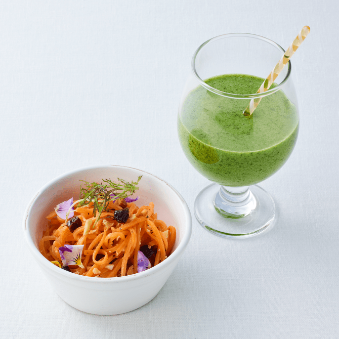 人参ナッツラぺと小松菜とりんごのミックスジュース