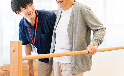 老健（介護老人保健施設）とは？特養との違いや費用目安、入所条件を解説