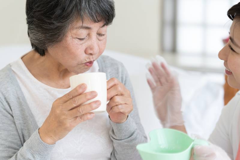 胃ろうの家族を在宅で介護する場合の注意点