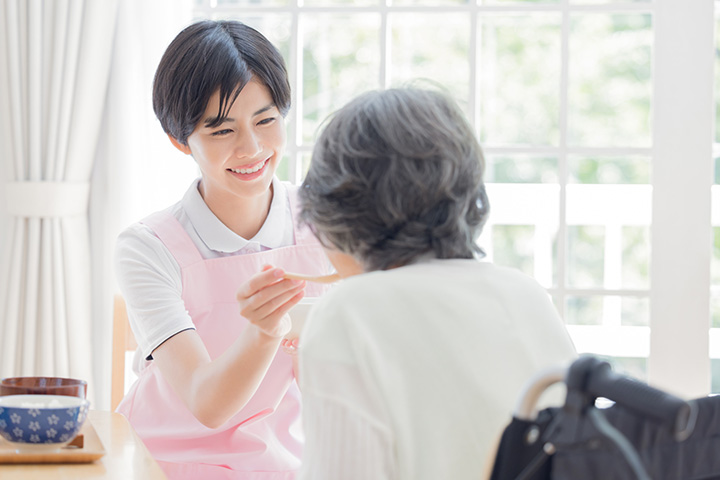 嚥下（えんげ）障害とは？むせる原因や今すぐできる改善トレーニング