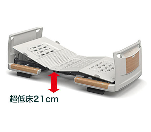 ベッドに慣れていないかたにも安心の高さ。足が床につきやすいので、安心して座ることができます。（超低床21㎝）